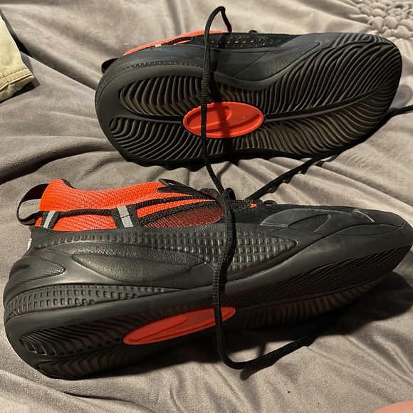 Puma shoes- basketball shoes - Picture 2 of 5